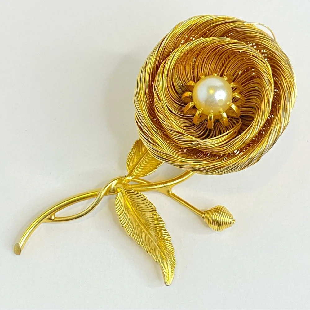 Vintage Jeanne Brooch Floral Signed Gold Tone Wire Flower Faux Pearl Center 3.25
